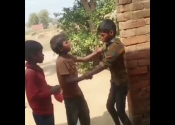 Gaddari Karta Hai Indian Kids Fighting Meme Video Download