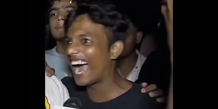 Elvish Bhai Ke Aage Meme Download